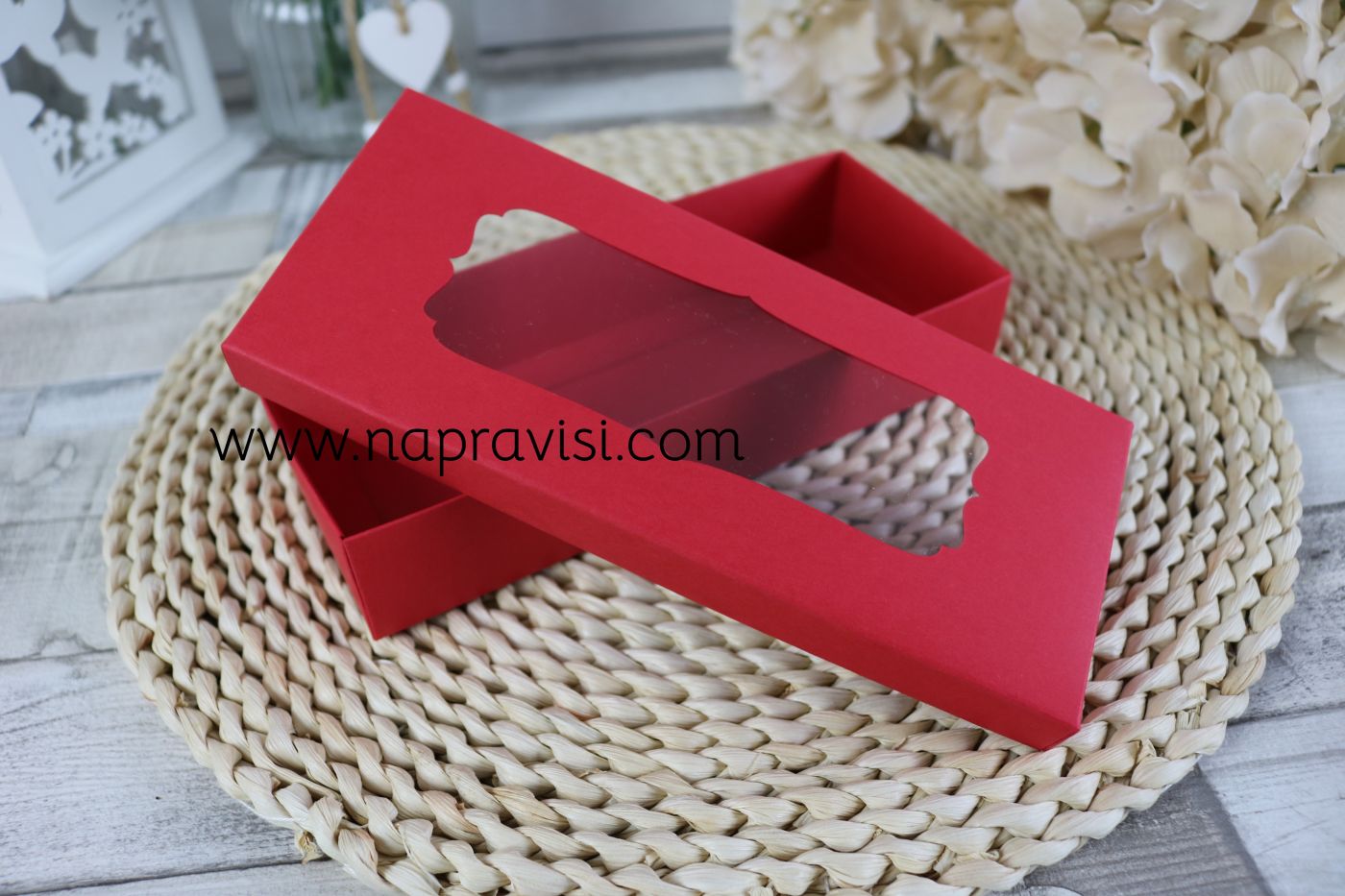 Кутия с прозорче 20х8х4см 