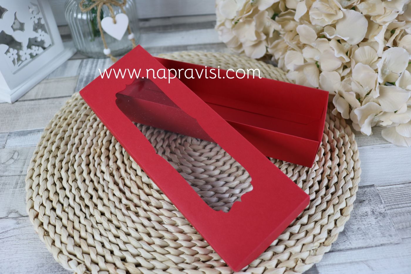 Кутия с прозорче 24х8х4см 